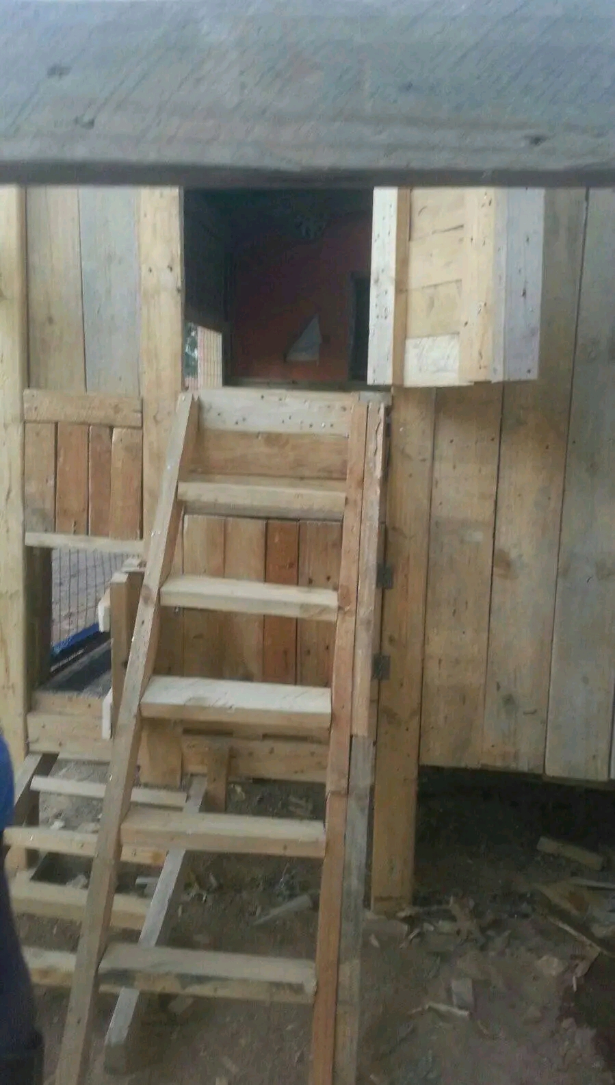 Nina tengeneza mabanda ya kuku na Bata yenye ngazi na yasiyo na msingi wa matofali kwa ubora na kisasa zaidi.