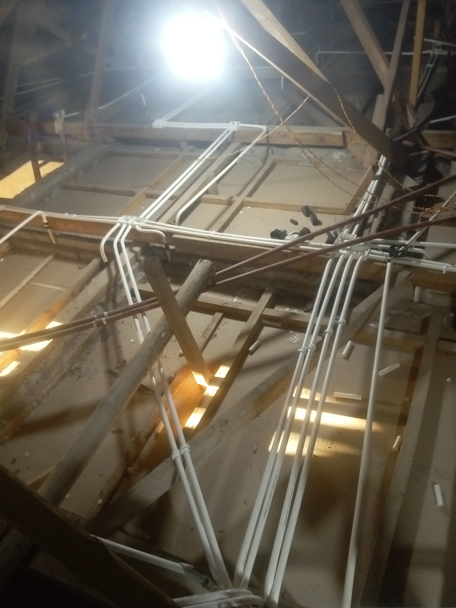 mimi-ni-fundi-wa-umeme-wa-majumbani-nafanya-wiring-pamoja-na-kurekebisha-umeme-unaosumbua-katika-nyumba