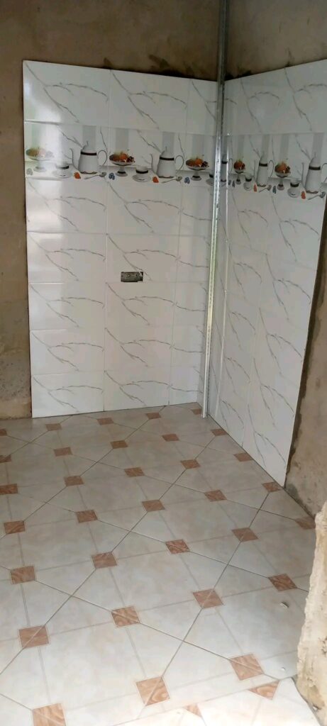 nina-toa-huduma-ya-uwekaji-wa-tiles-ukutaniwall-tiles-kwa-kuzingatia-ubora-wa-kisasa-na-kwa-huduma-hizi-nafika-popote-pale-tanzania