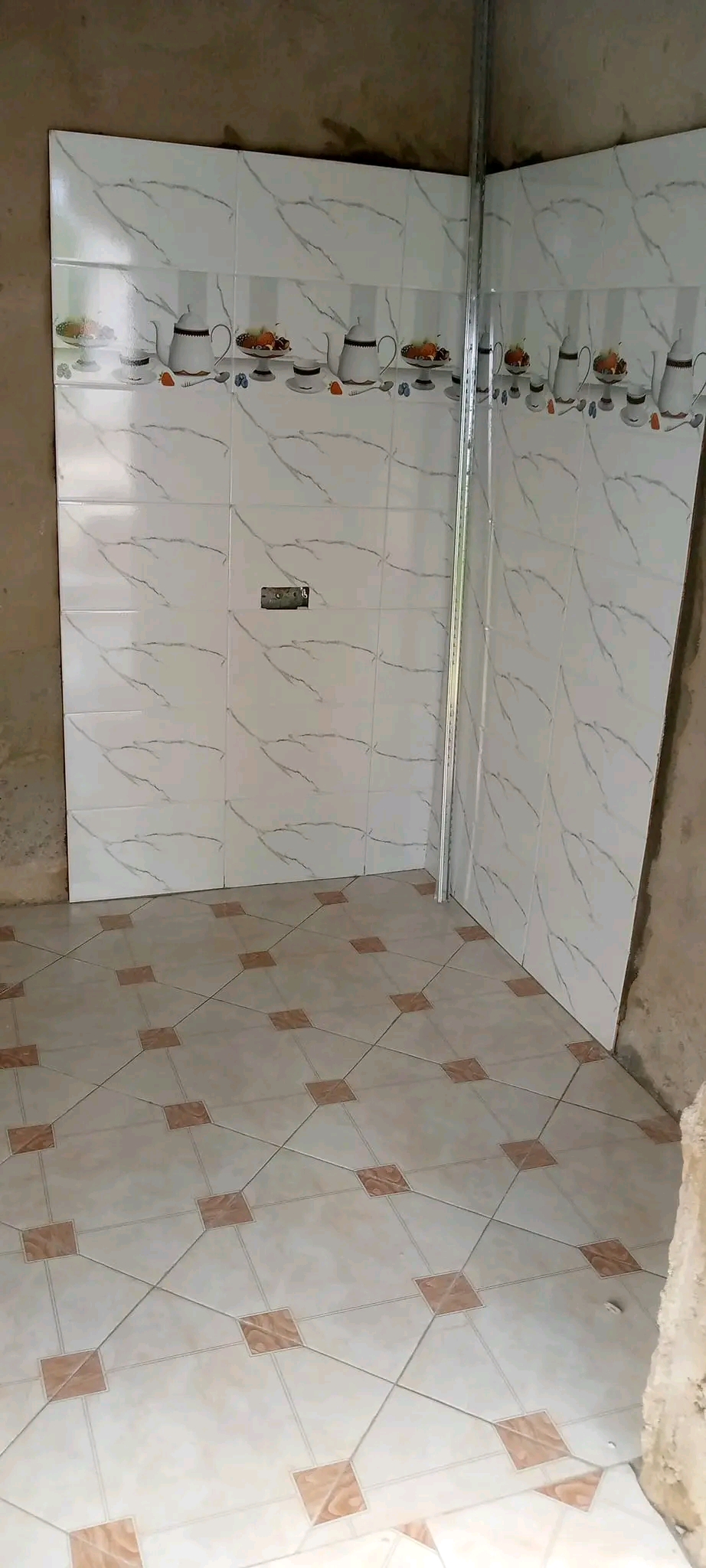 nina-toa-huduma-ya-uwekaji-wa-tiles-ukutaniwall-tiles-kwa-kuzingatia-ubora-wa-kisasa-na-kwa-huduma-hizi-nafika-popote-pale-tanzania