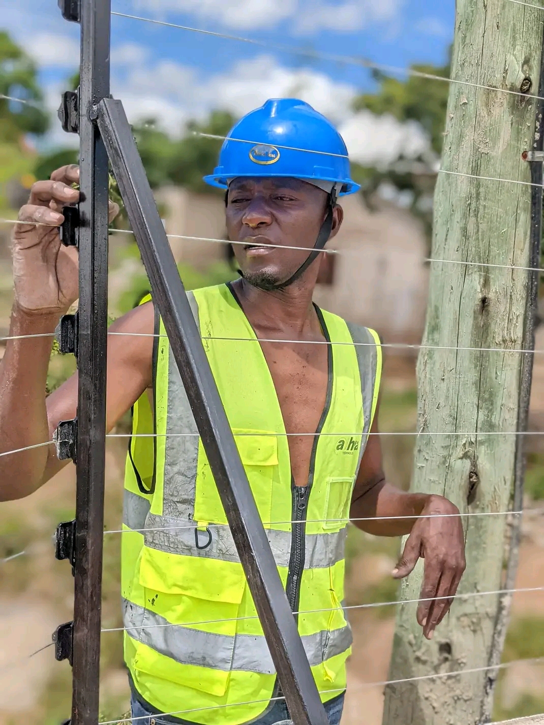 nina-toa-huduma-ya-ufungaji-wa-fensi-ya-umemeelectrical-fance-kwa-kuzingatia-ubora-wa-kisasa-nakufikia-popote-pale-tanzania