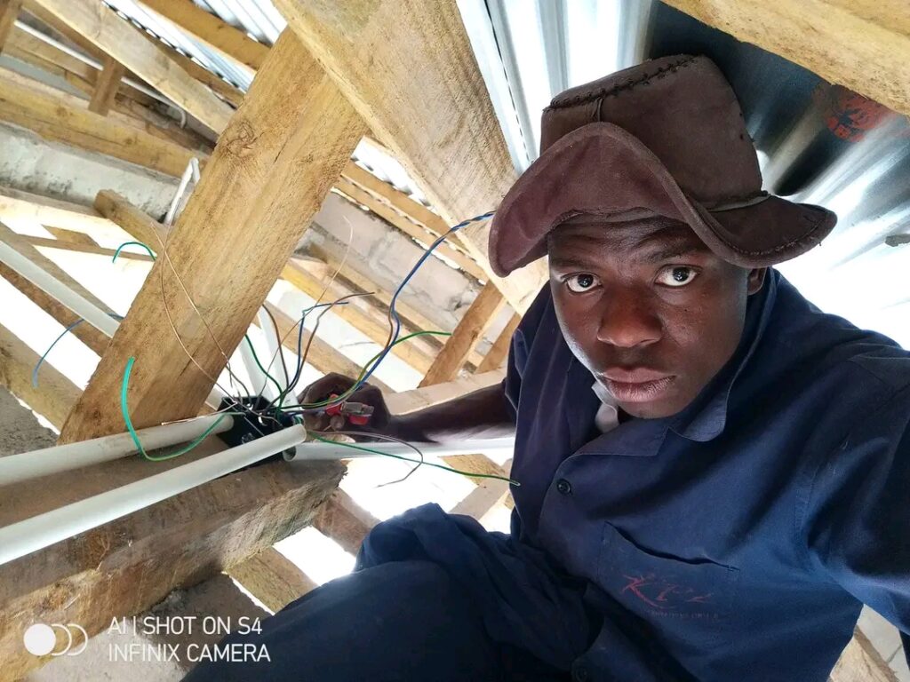 nina-toa-huduma-ya-kufunga-umeme-majumbani-electrical-installation-kwa-ubora-zaidi
