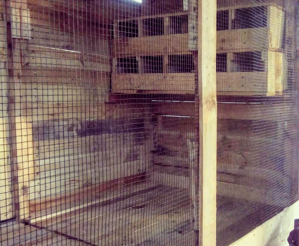 Nina tengeneza mabanda ya njiwa ambayo yana weza kuhamishika kwenda sehemu moja hadi nyingine kwa ubora na ubunifu wa kisasa.